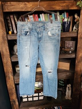 American Eagle Artist Crop Stretch Light Wash Distressed Jeans